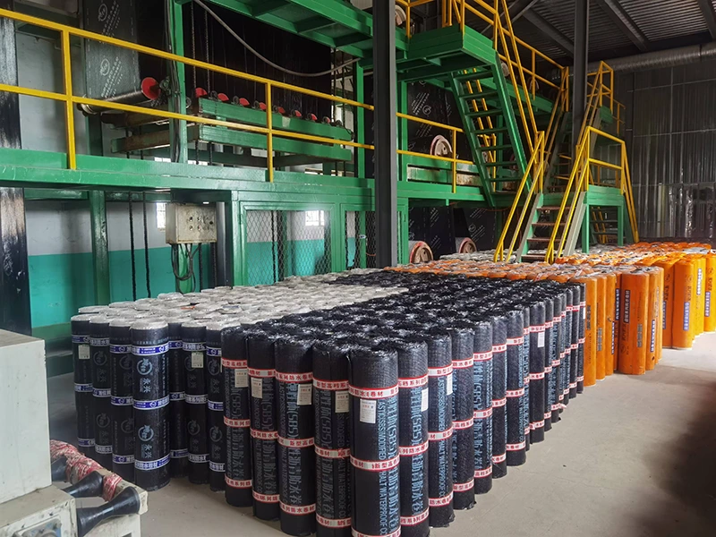 Asphalt waterproof coil equipment